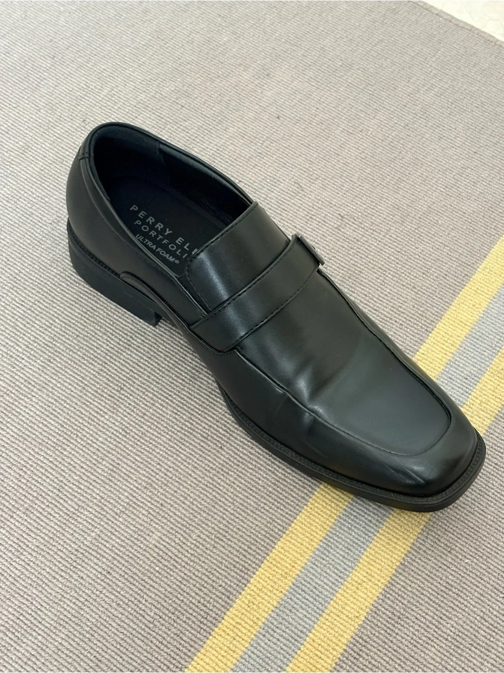 Perry Ellis sleek slip